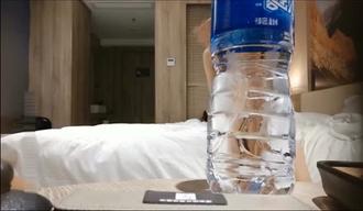  嫖妓偷拍铁牛哥9号晚休息了一天出山2000元约炮极品御姐貌似连搞了两三次 